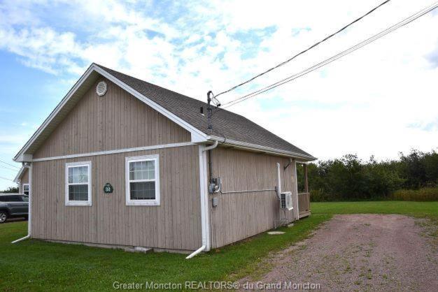 Seabreeze Aboiteau Cottage - beach access