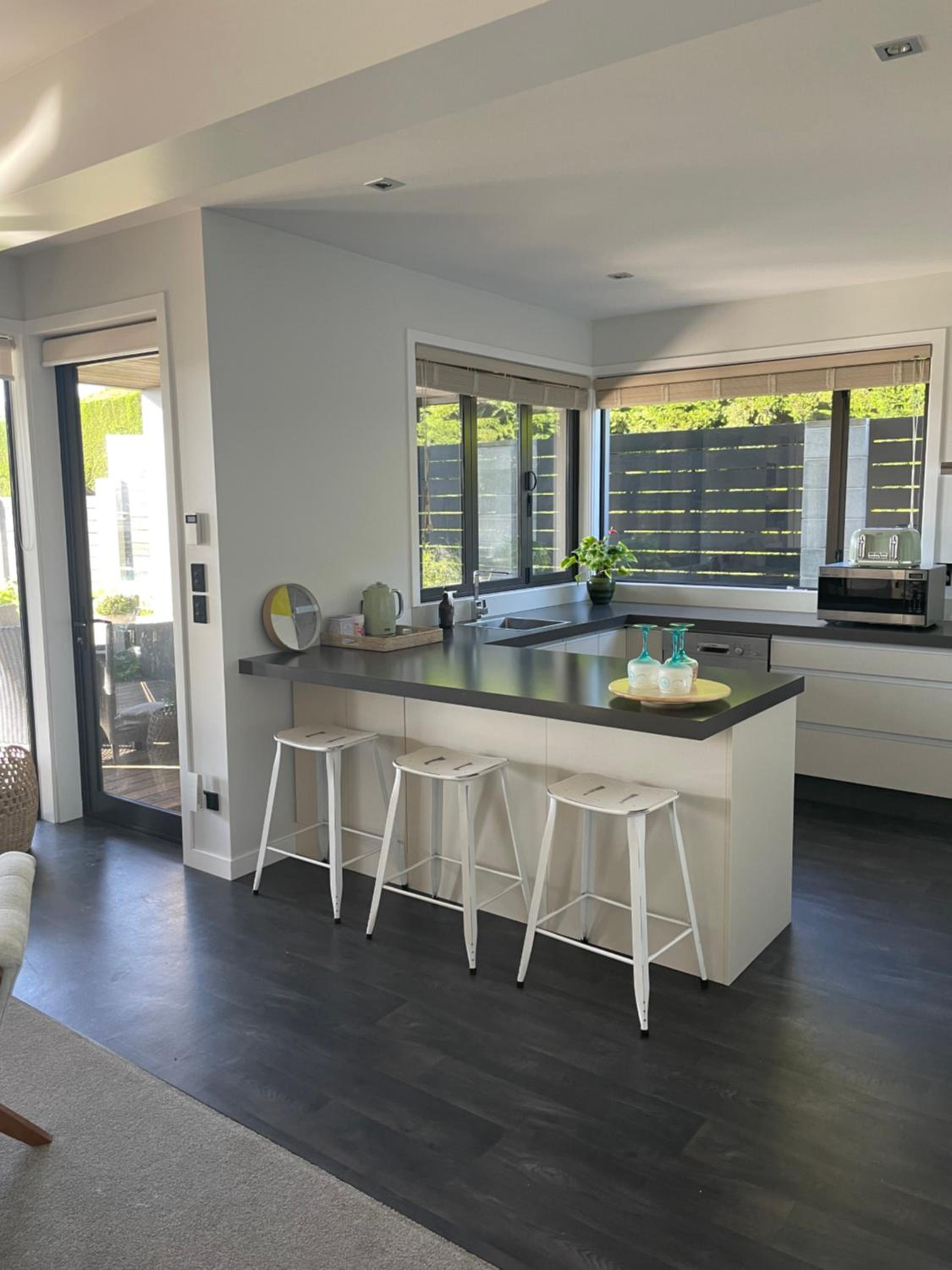Sumner, Christchurch Luxury 2 Bdrm Ground Level Apt with Private Pool located on Scarborough Hill