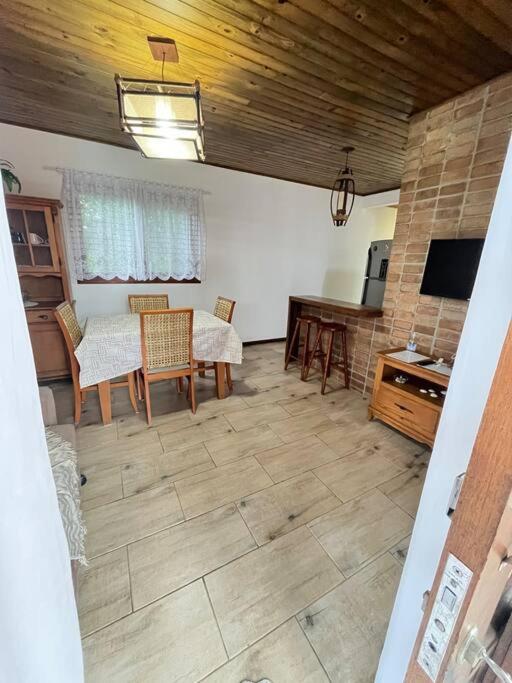 Ap com Sacadas, 02 quartos e churrasqueira
