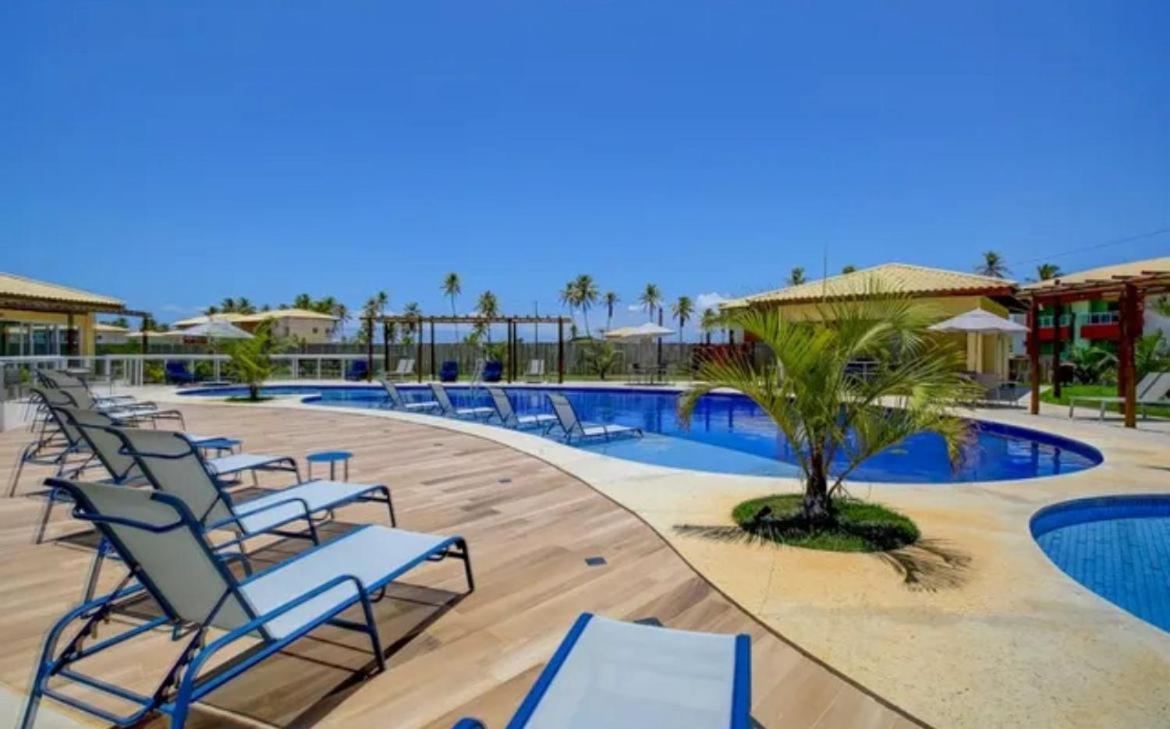 Apartamento na Praia do Baixio, Condomínio Fechado Pé na Areia