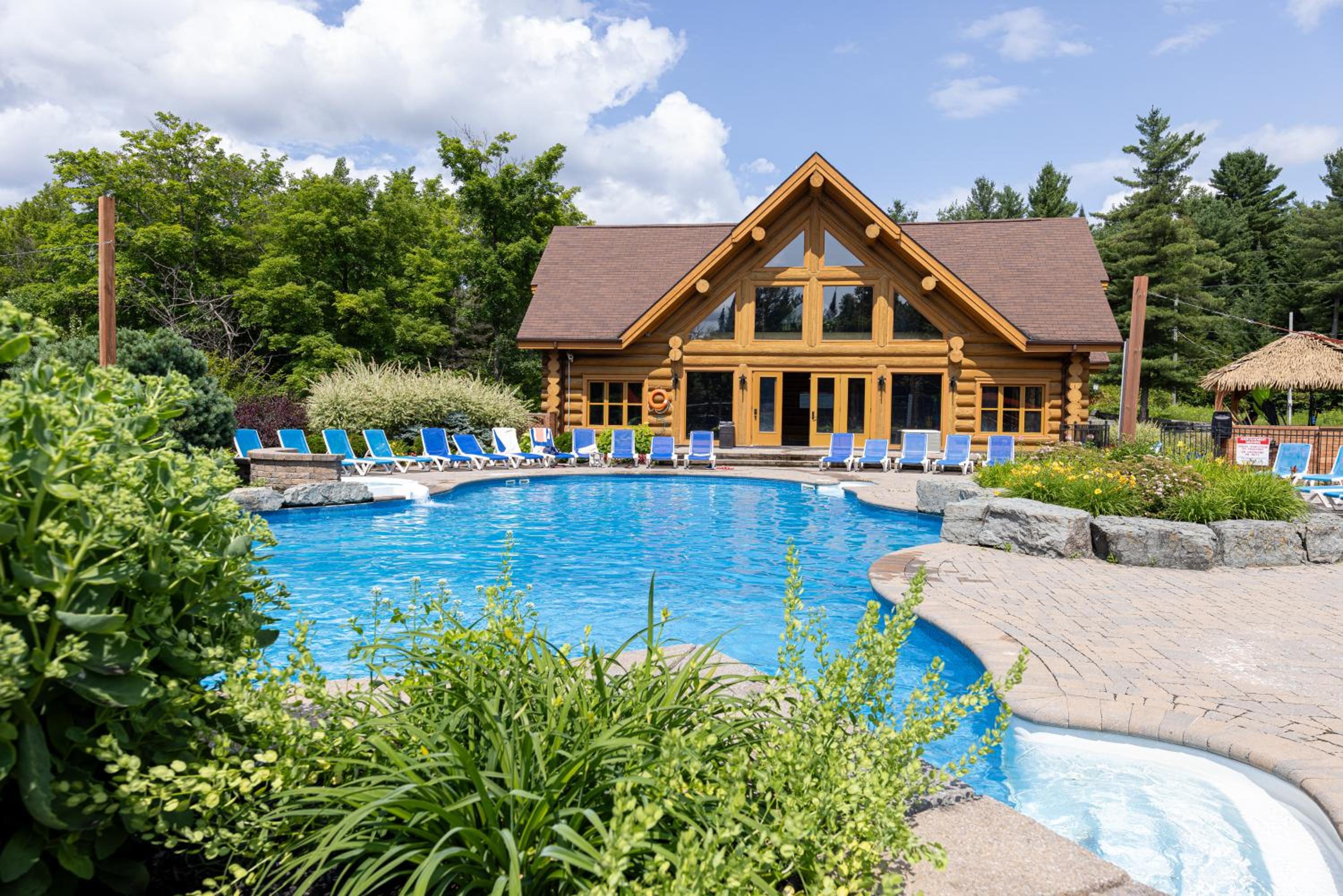 Chalet White Wolf SPA at Fiddler's Lake