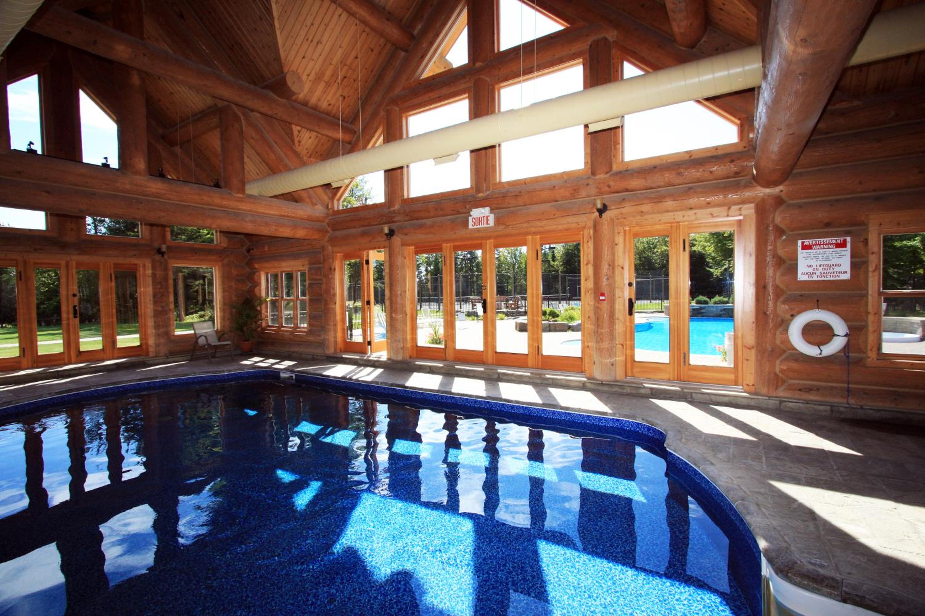 Chalet White Wolf SPA at Fiddler's Lake