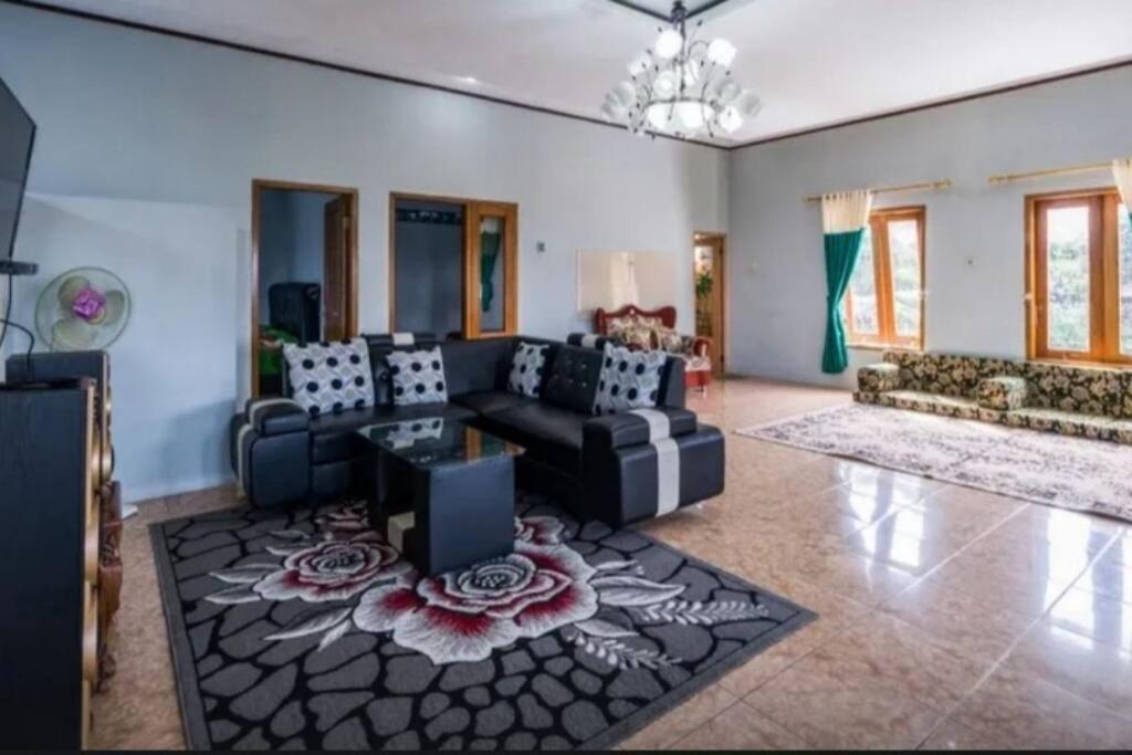 Villa mutiara citra puncak Bu eva view 2