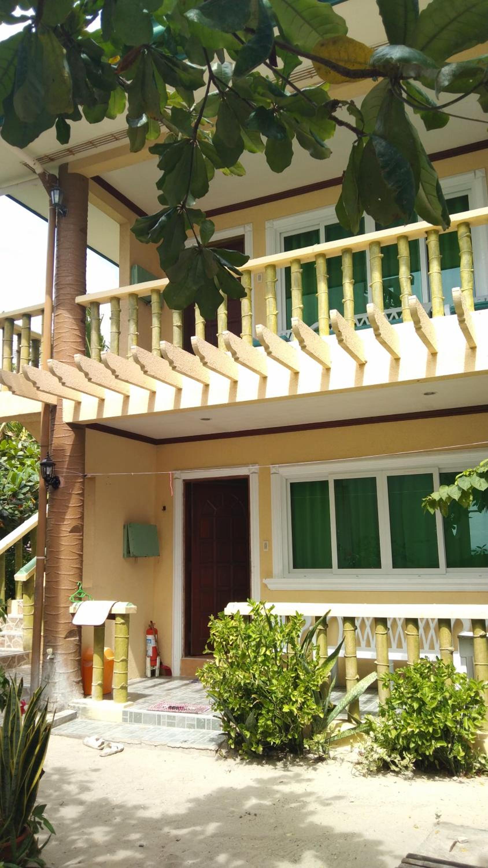 HMC GUESTHOUSE -Malapascua Island Air-conditioned Room #1 view 2
