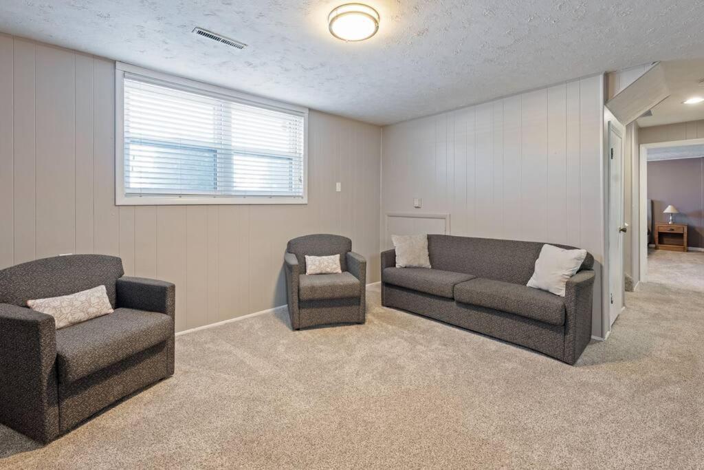 Elm. Peaceful pet friendly home. No pet fee! view 2