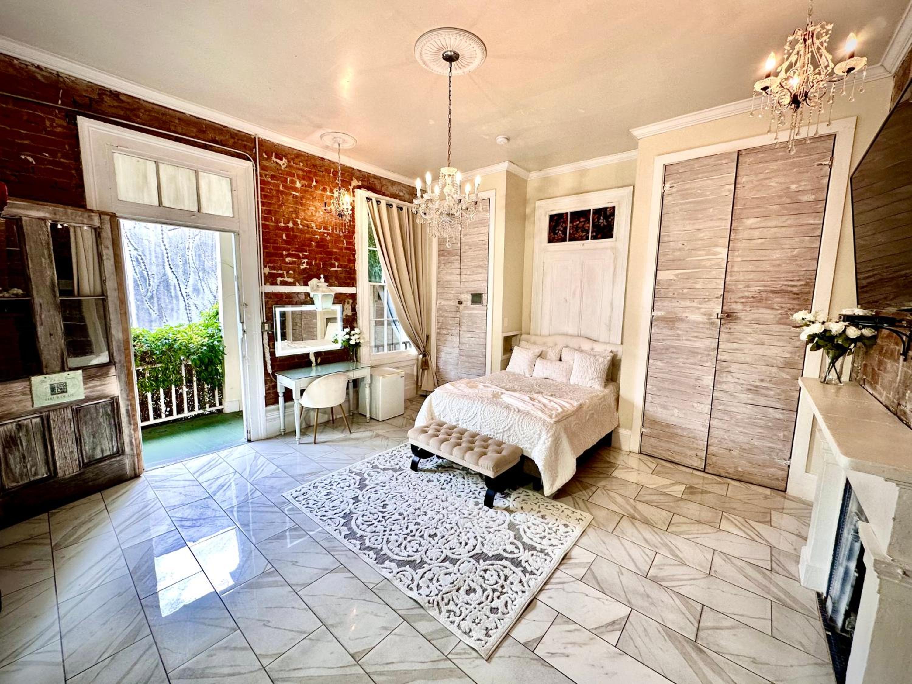 Fleur De Lis Mansion