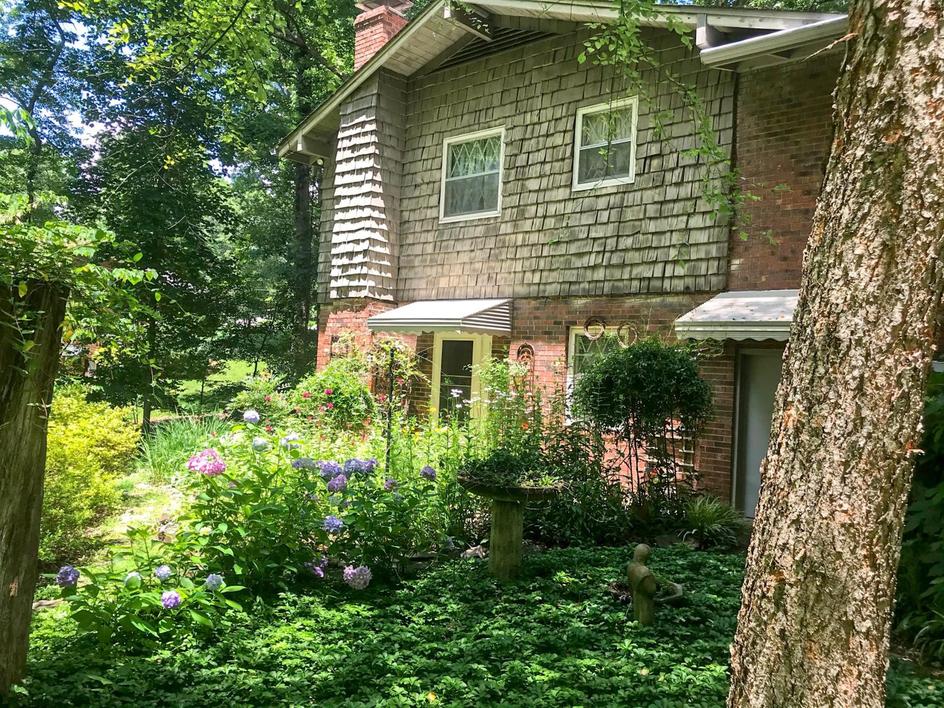 Mary's Place - Studio surrounded by nature but close to High Point