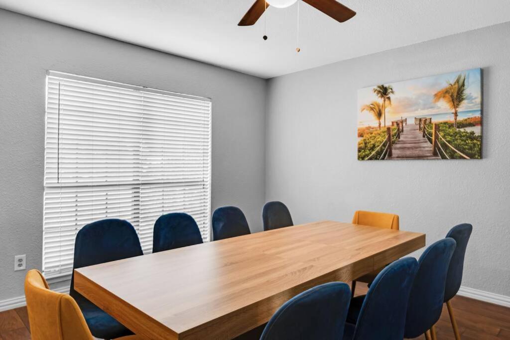 5BR 2.5BA *Newly upgraded Modern house sleeps 16