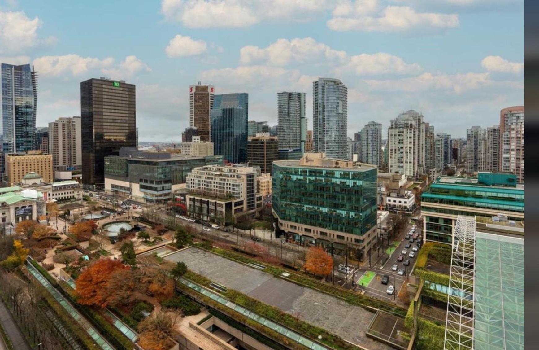 Downtown Vancouver 1-bedroom condo high-rise