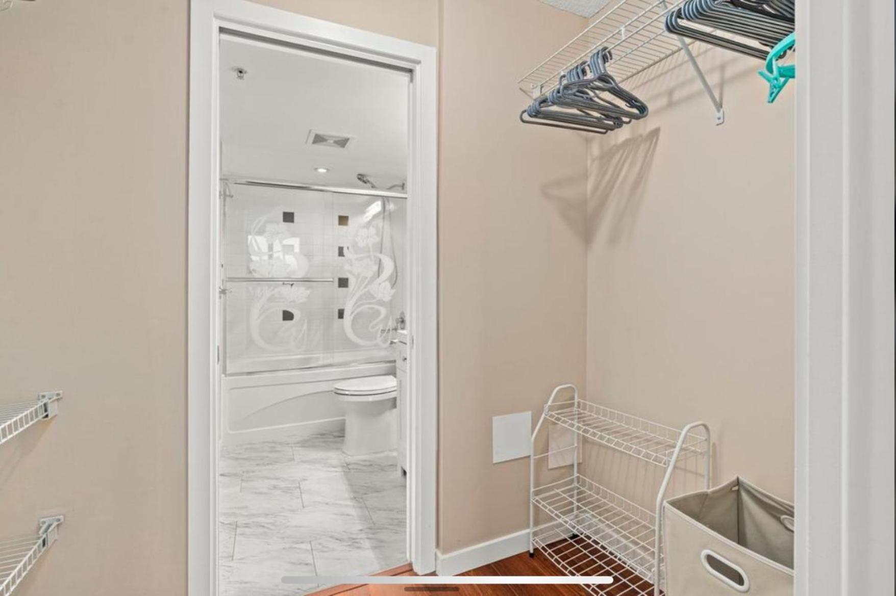 Downtown Vancouver 1-bedroom condo high-rise