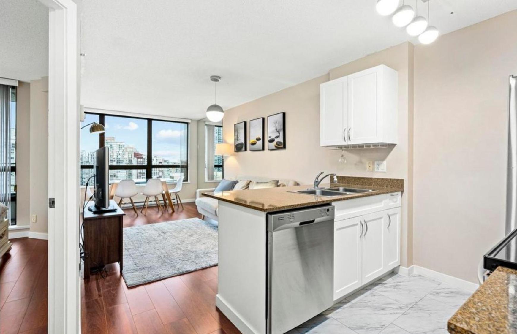Downtown Vancouver 1-bedroom condo high-rise