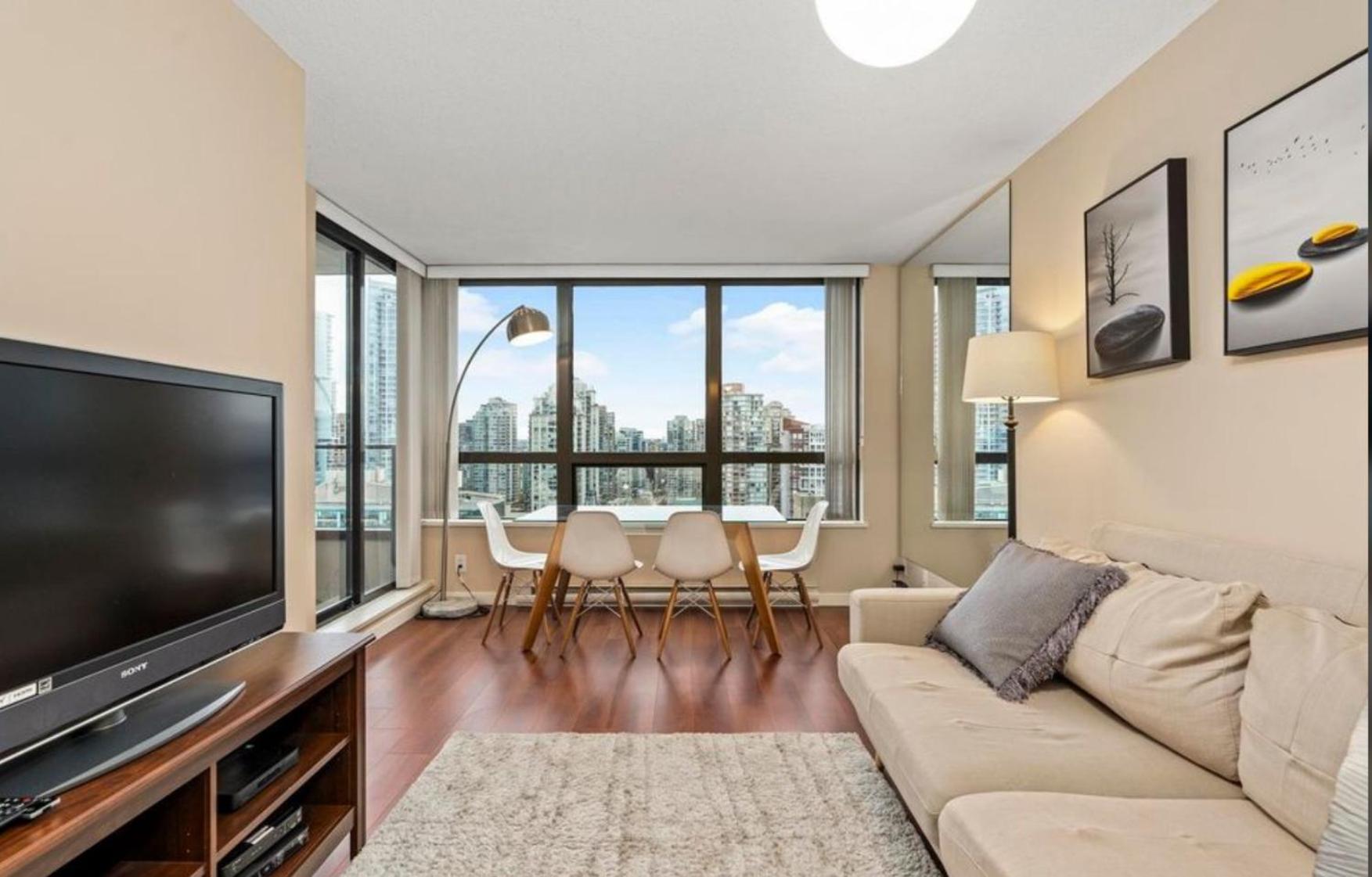 Downtown Vancouver 1-bedroom condo high-rise