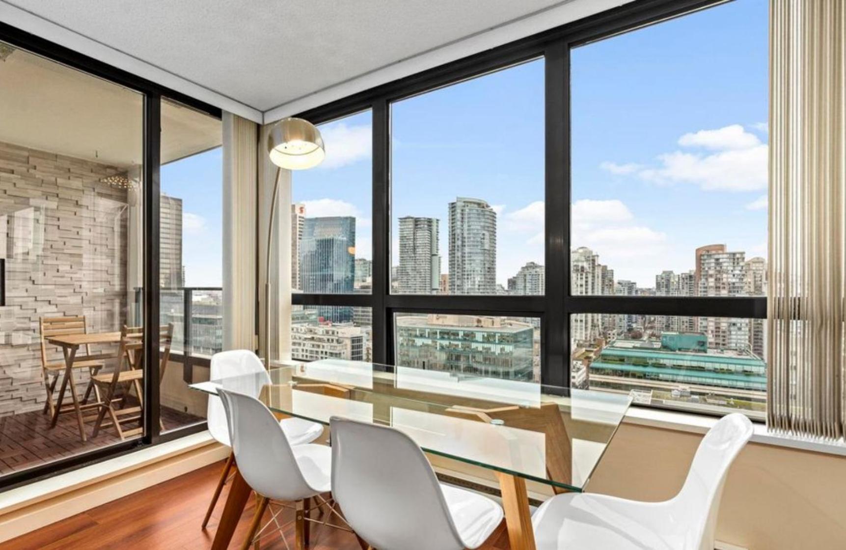 Downtown Vancouver 1-bedroom condo high-rise