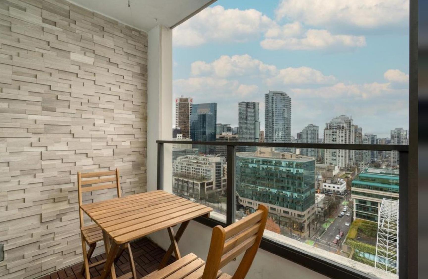 Downtown Vancouver 1-bedroom condo high-rise