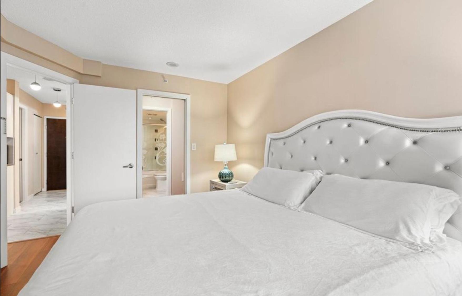Downtown Vancouver 1-bedroom condo high-rise
