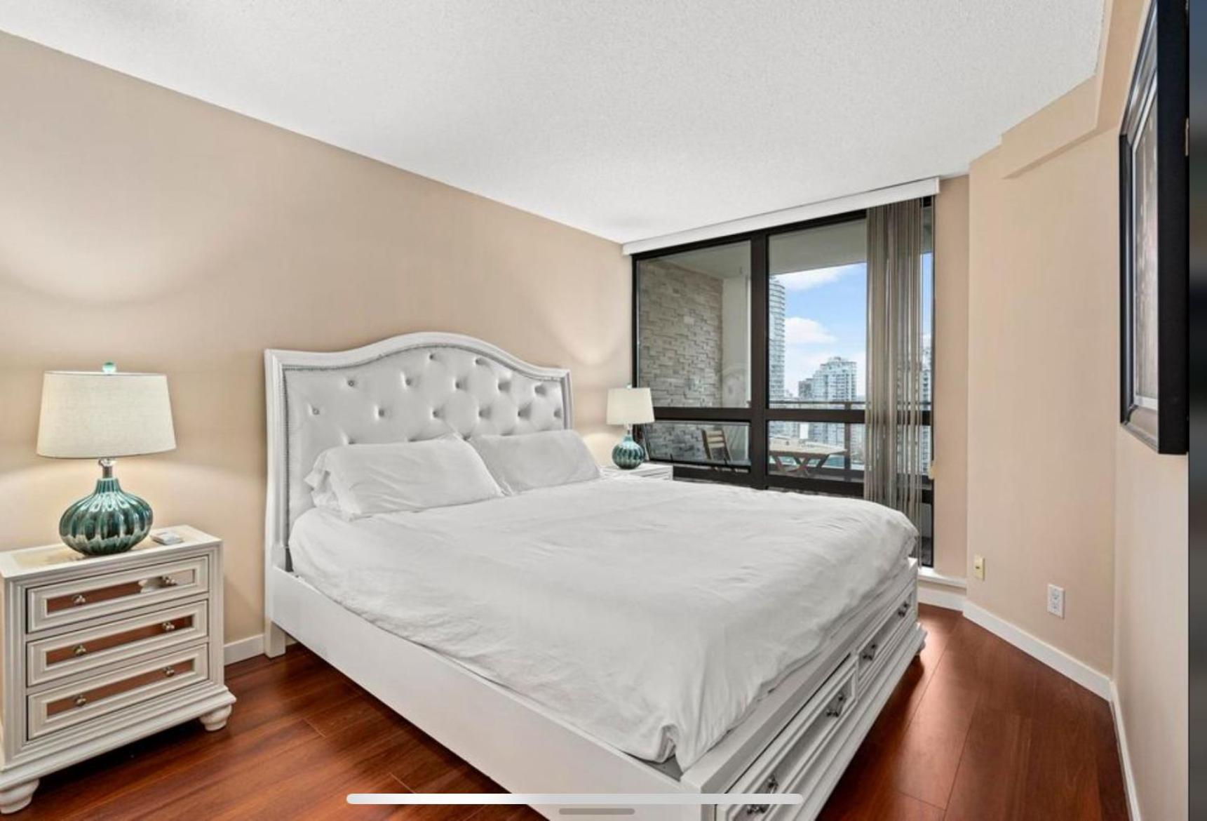Downtown Vancouver 1-bedroom condo high-rise