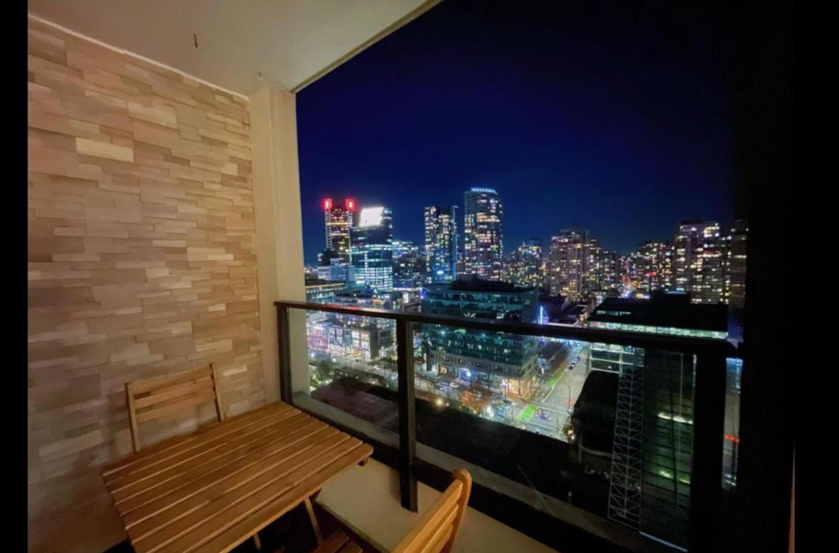 Downtown Vancouver 1-bedroom condo high-rise
