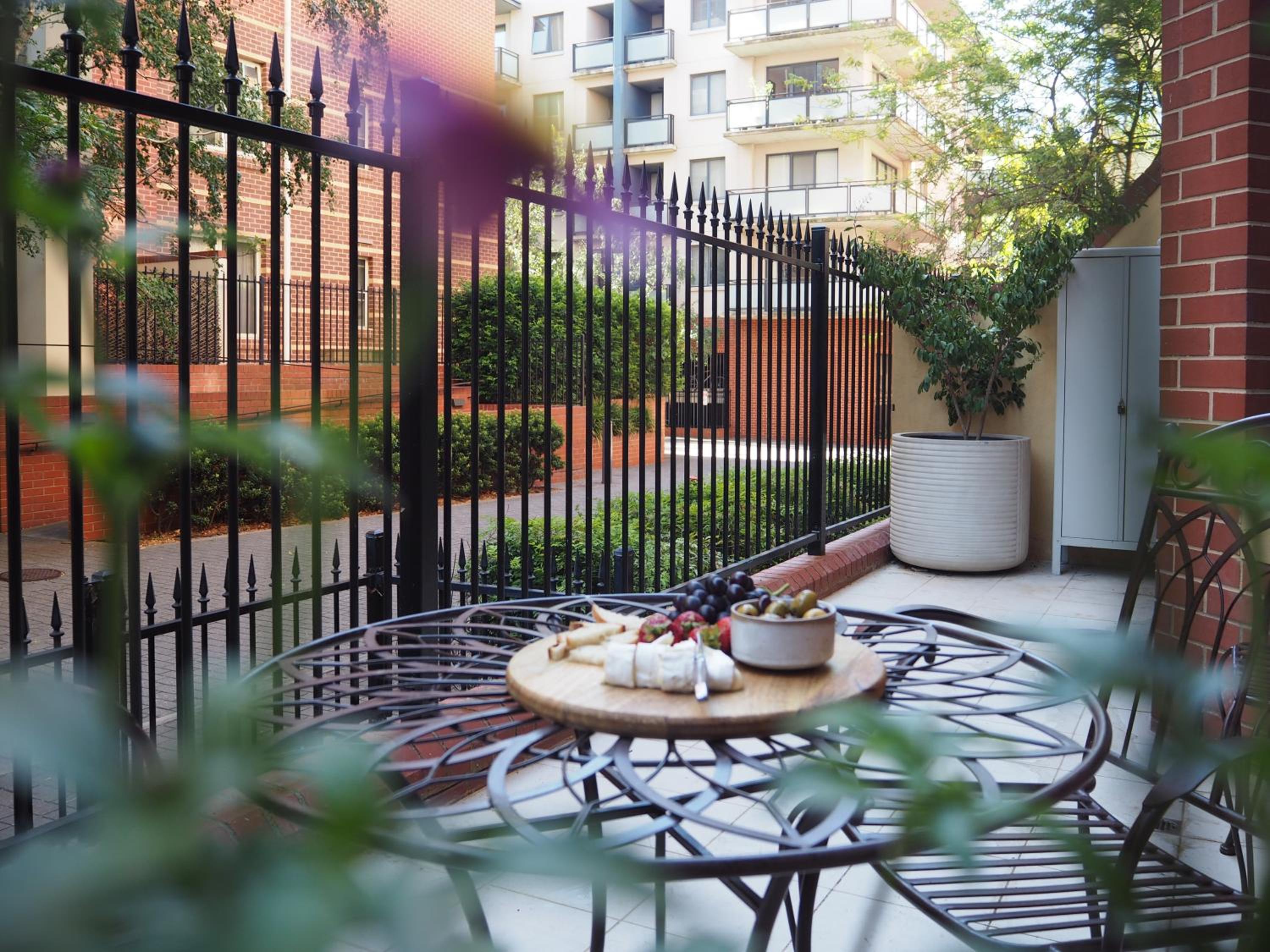 Charlie on Charlick - Fully Renovated 1BR Apt