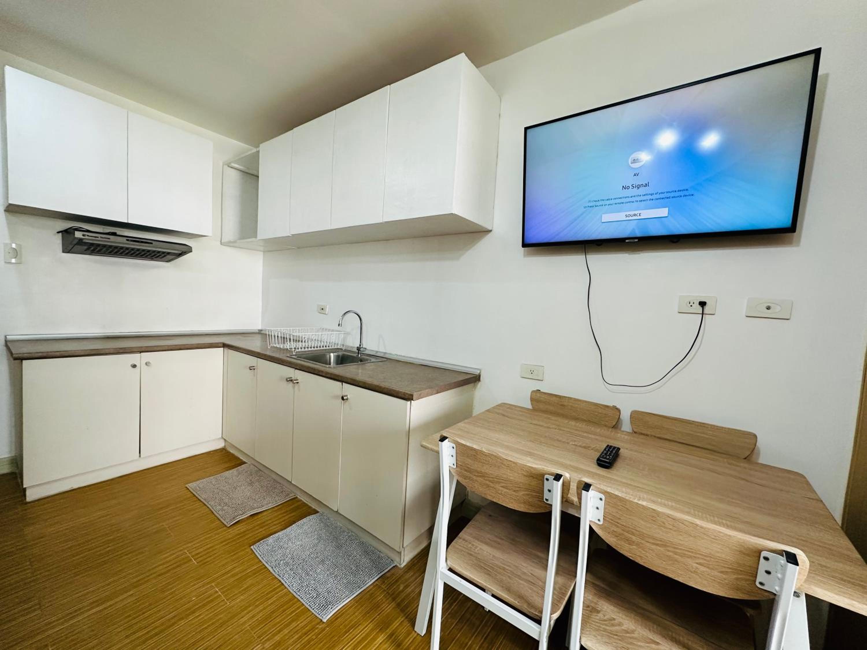 Grace Residences 1Bedroom w/ Balcony Near Bgc + Netflix view 3