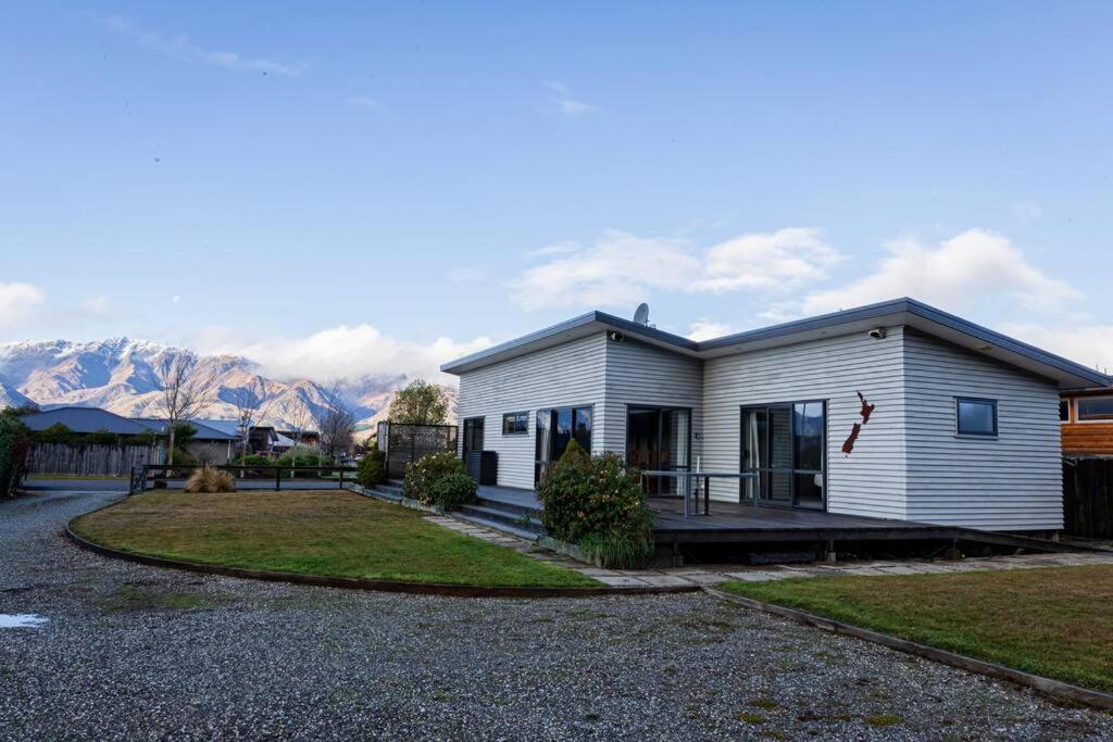 Peaceful Hawea Escape