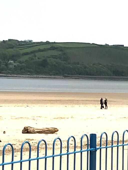 Spacious bungalow with estuary views near Llansteffan