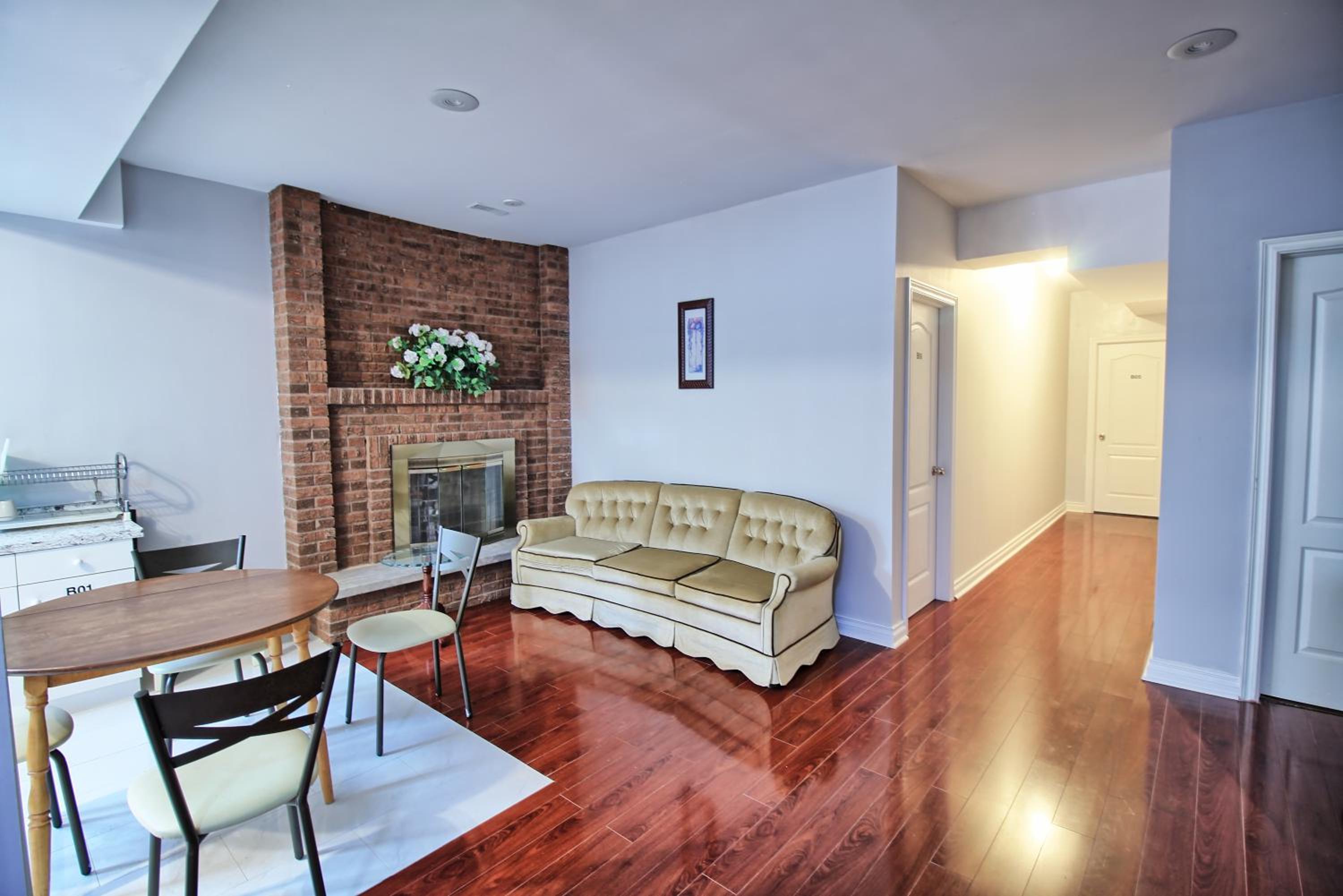 Soho, Comfortable with Free Parking Spot on basement