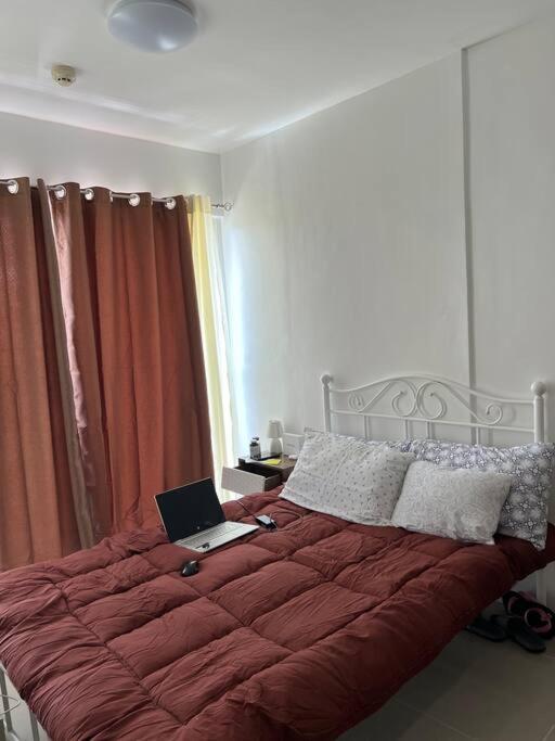 Uptown Condo Primavera Residences