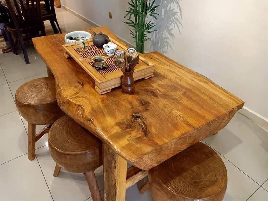 Wood Theme Home / town centre / 18pax photo 2