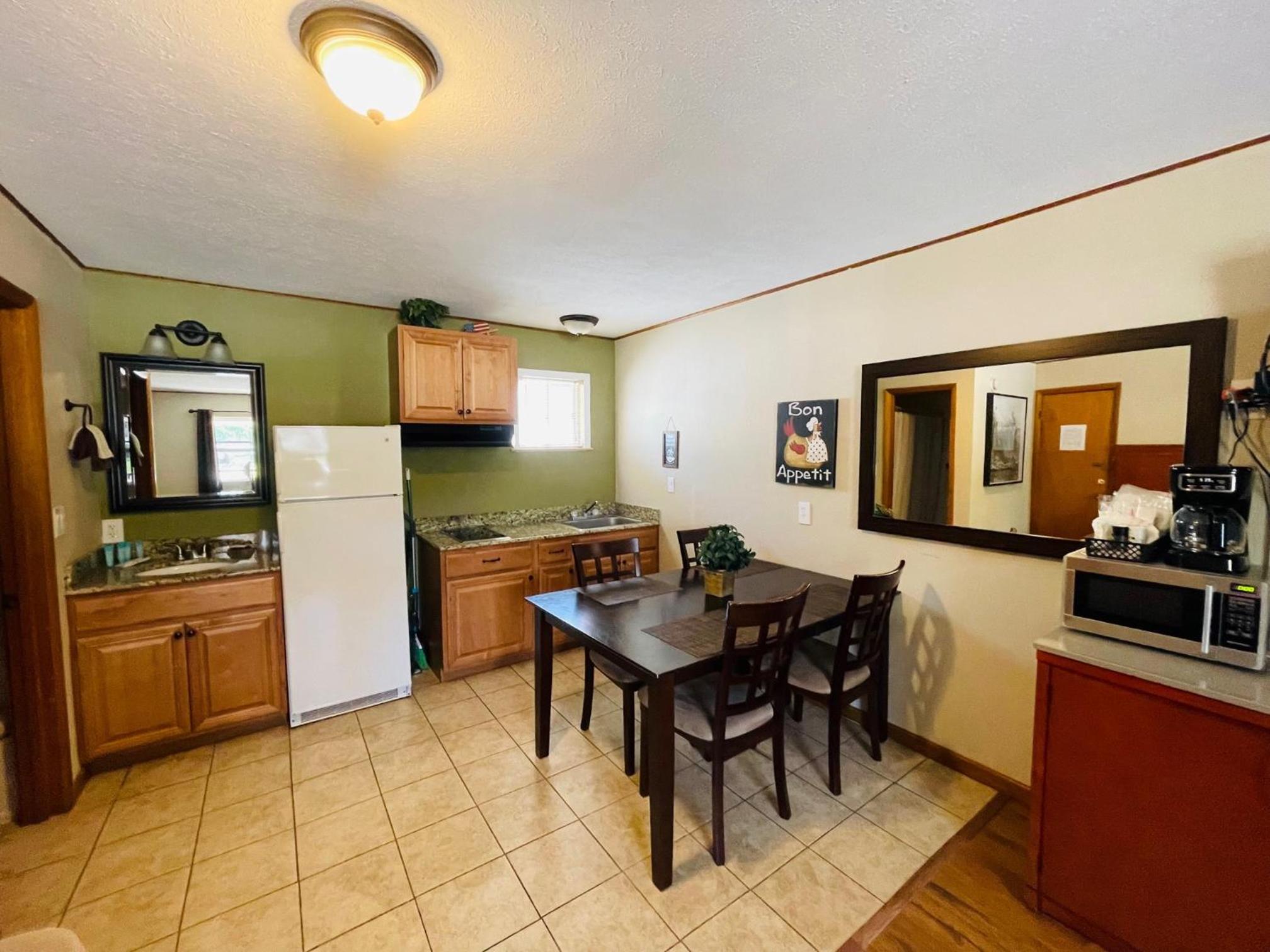 Hunter's Friend Resort near Table Rock Lake view 5