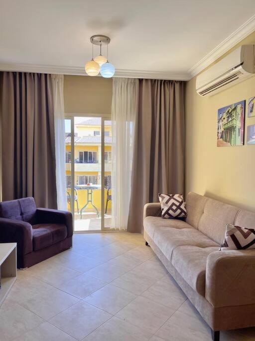 Cozy apartment near Red Sea in the city center view 4