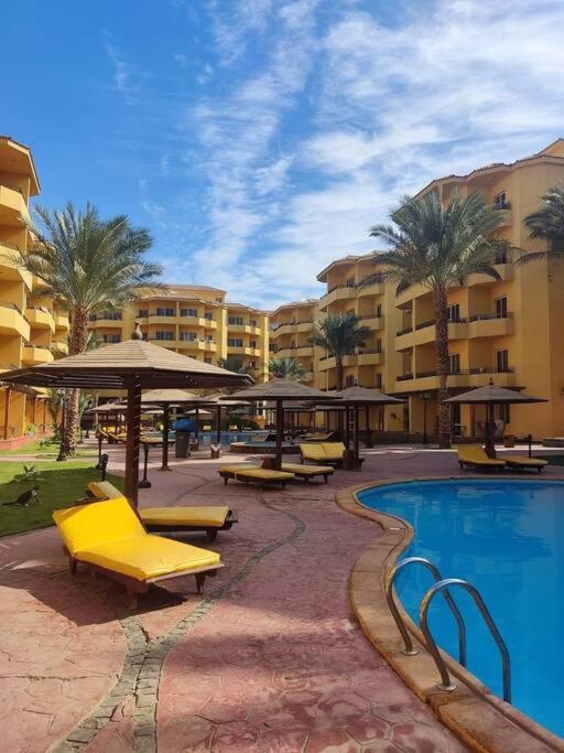 Cozy apartment near Red Sea in the city center view 5