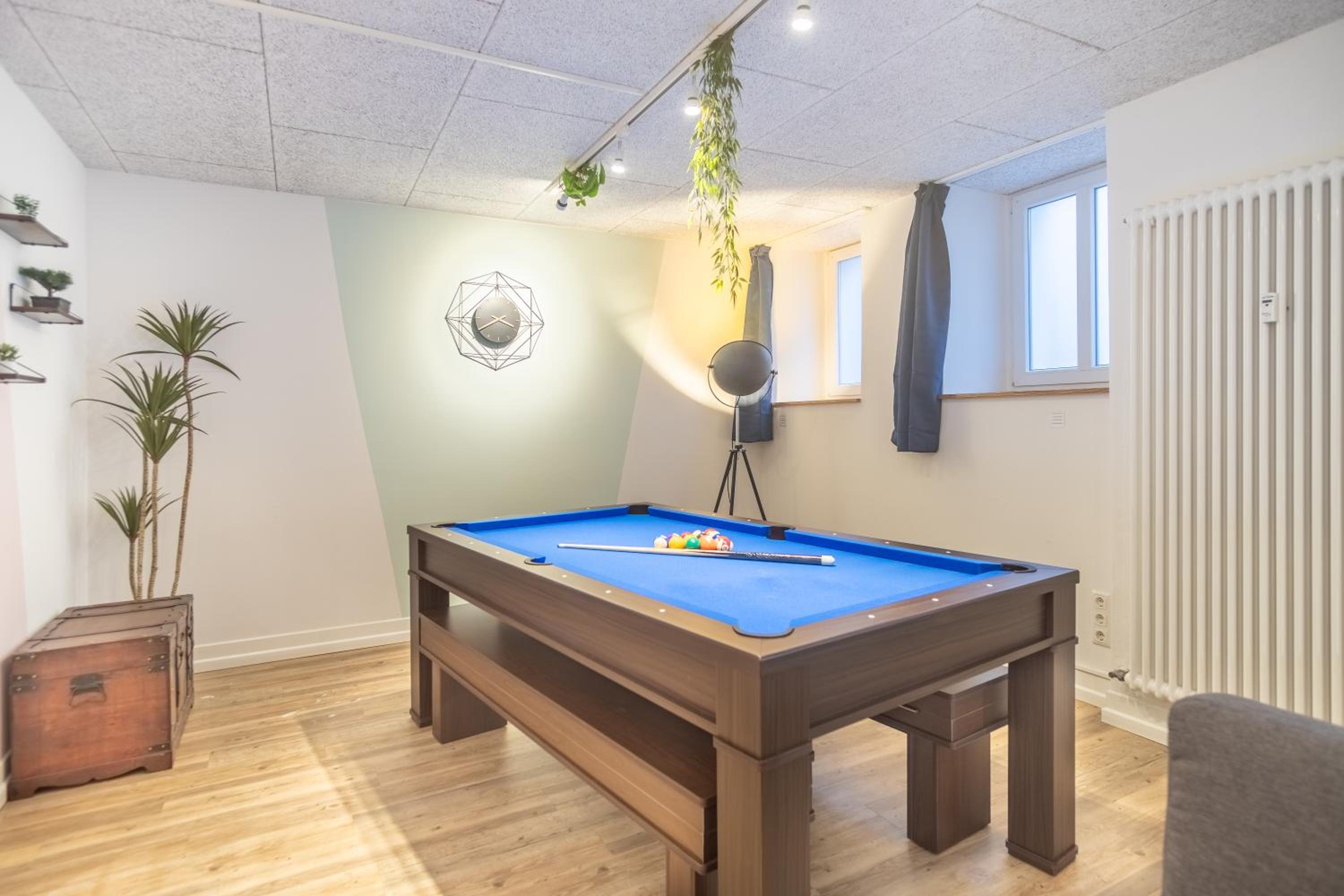 pool table heaven, workstation, 4k TV, Netflix
