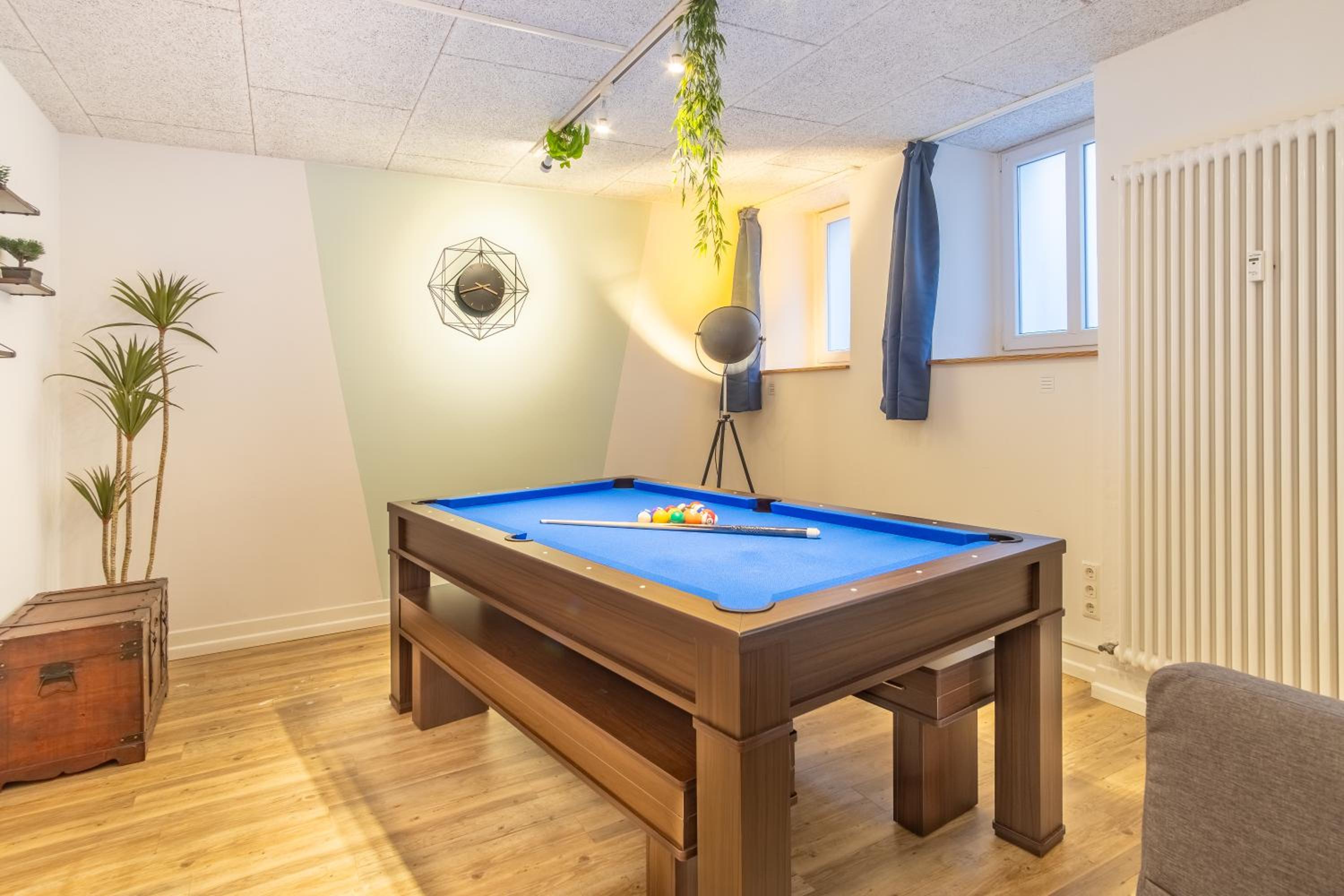 pool table heaven, workstation, 4k TV, Netflix