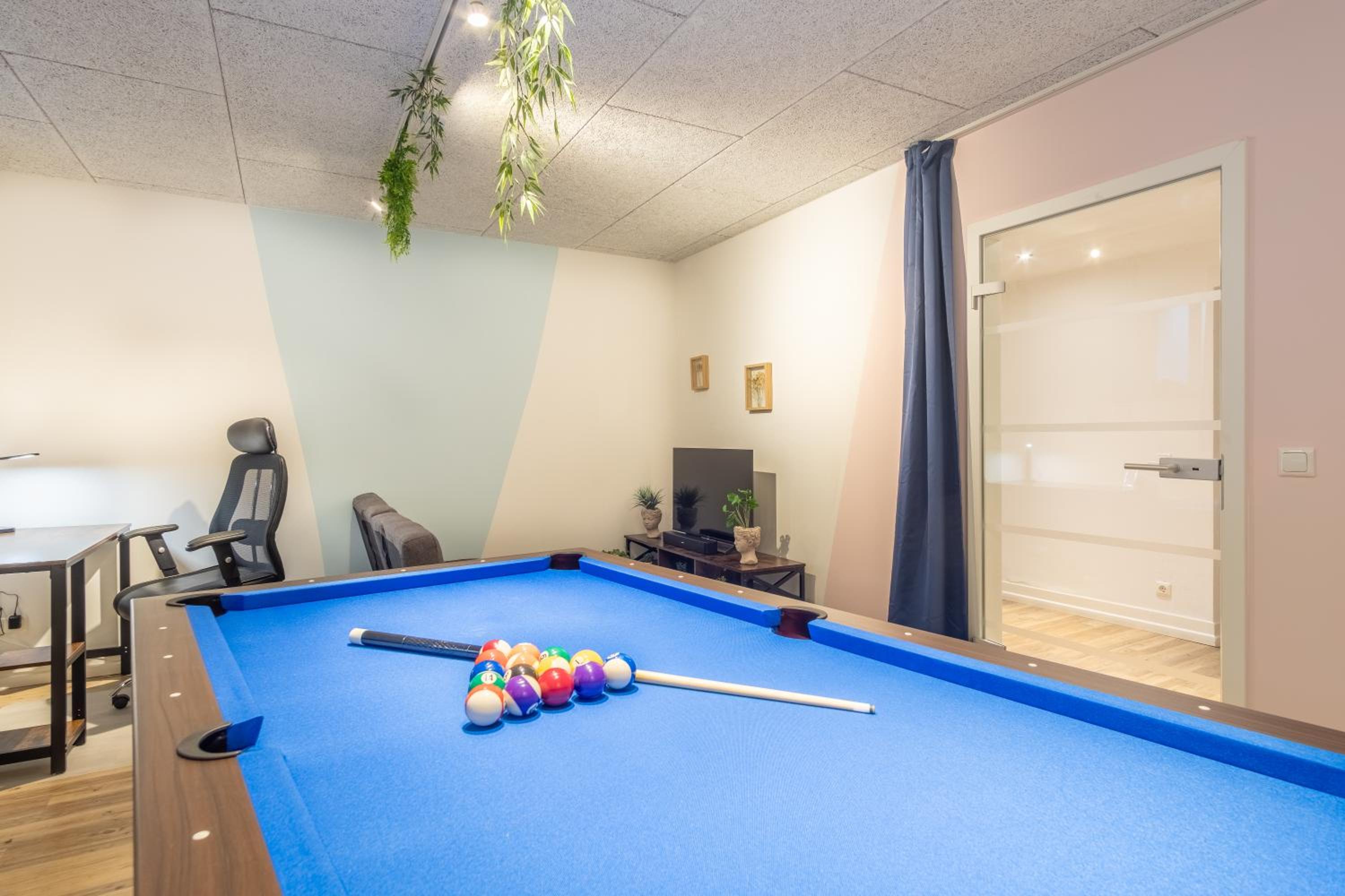 pool table heaven, workstation, 4k TV, Netflix
