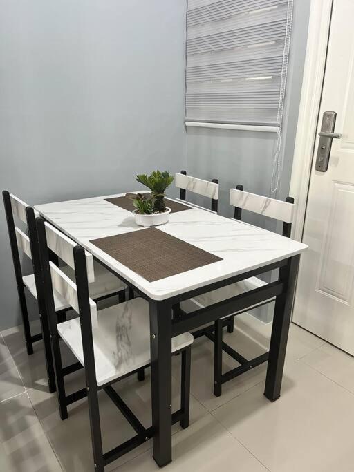 Rimaven Homes Plus (Free Parking, Fast WiFi, PS4, Netflix) view 2