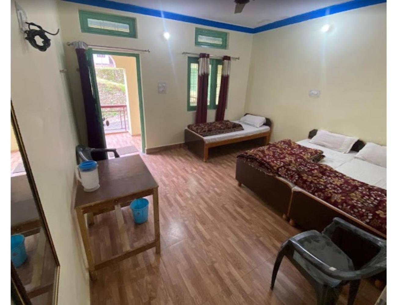 Anoop Tourist Guest House, Phata