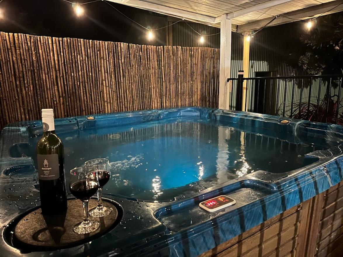 The Karri Hideaway- Sauna and Spa!