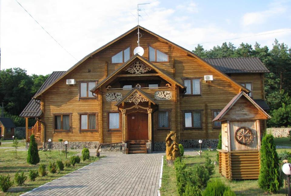 Hotel and restaurant complex Skolmo