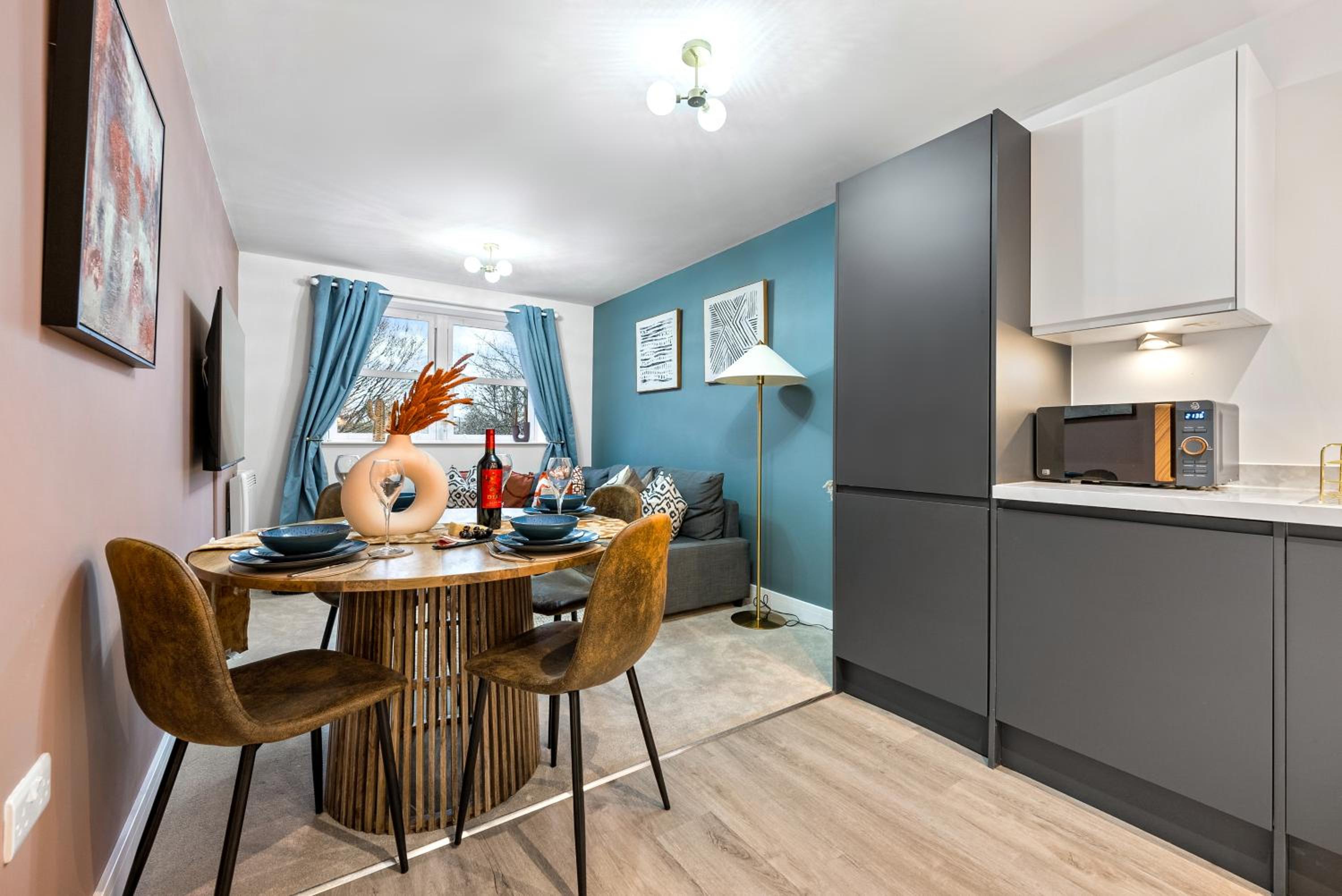 1-Bedroom Luxurious, City Centre, Chic & Stunning Apartment in Southampton, Sleeps 4 - by Blue Puffin Stays view 5