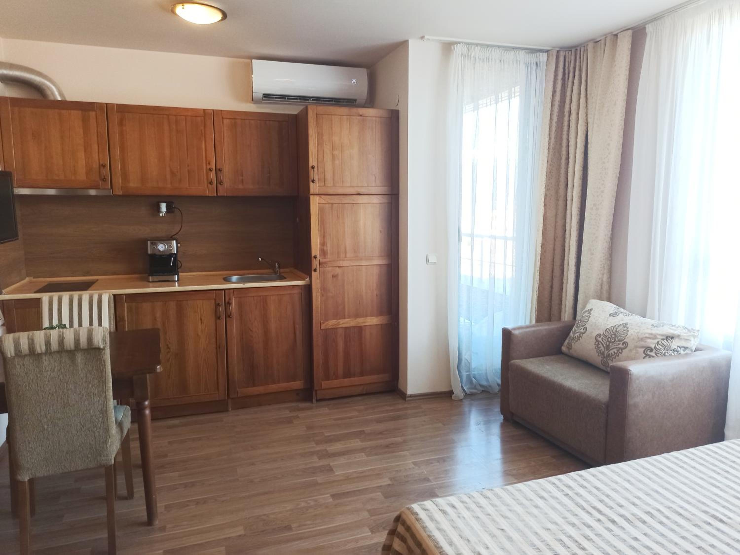 Sunrise View with Free SPA and Bottle of Wine in Cornelia Deluxe Residence, free Parking