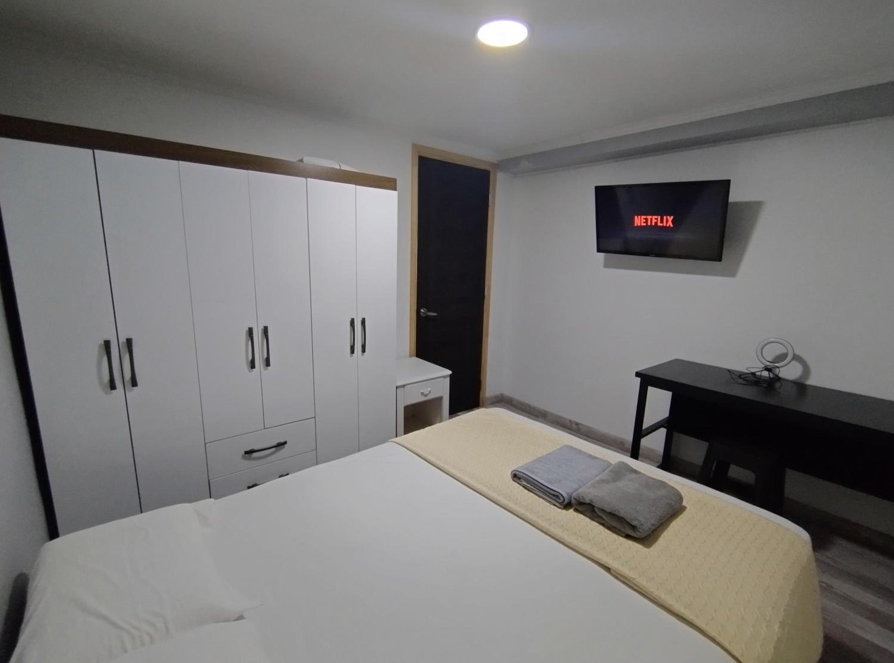 casa entera con estacionamiento