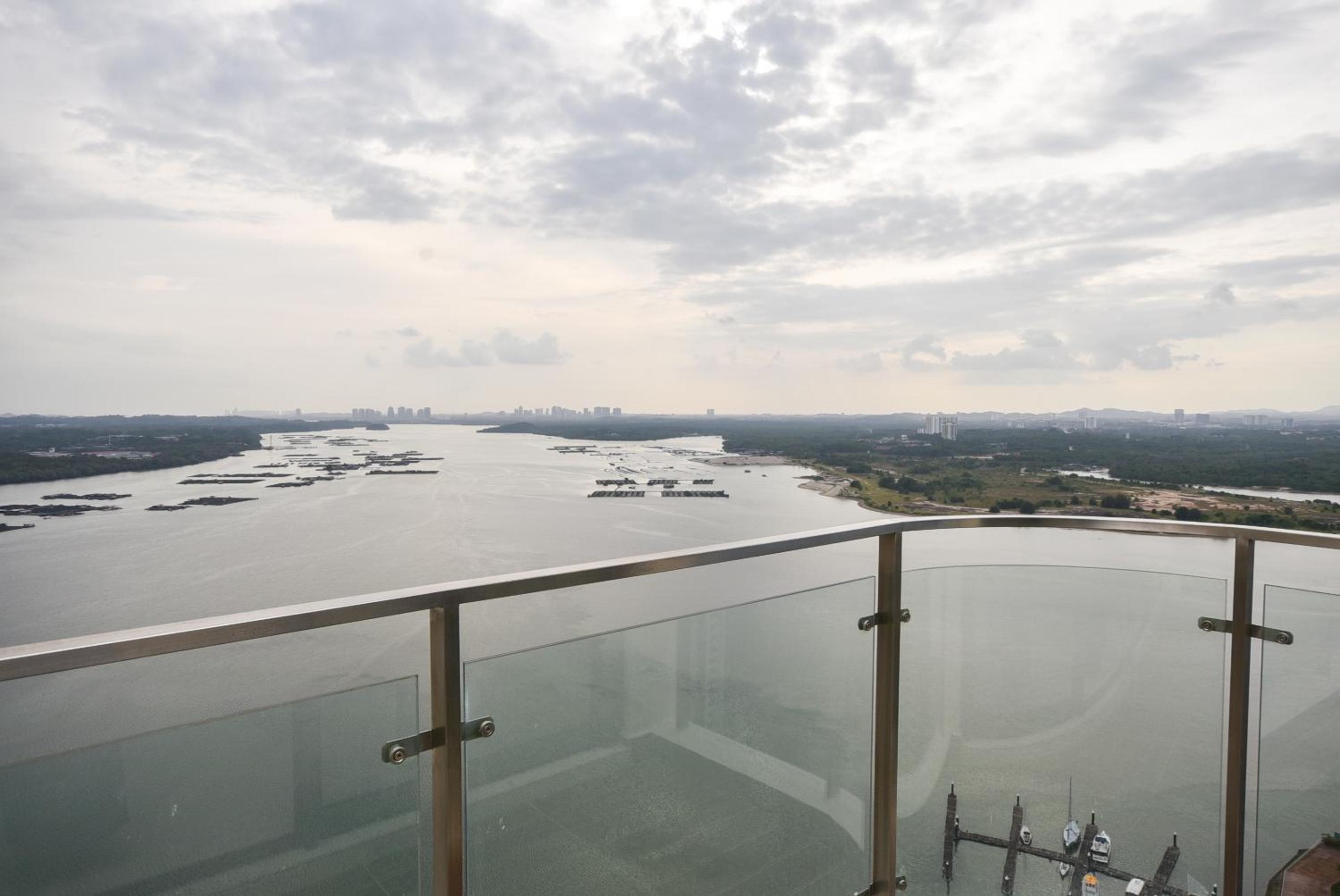 Country Garden Seaview Suite by Nest Home at Danga Bay