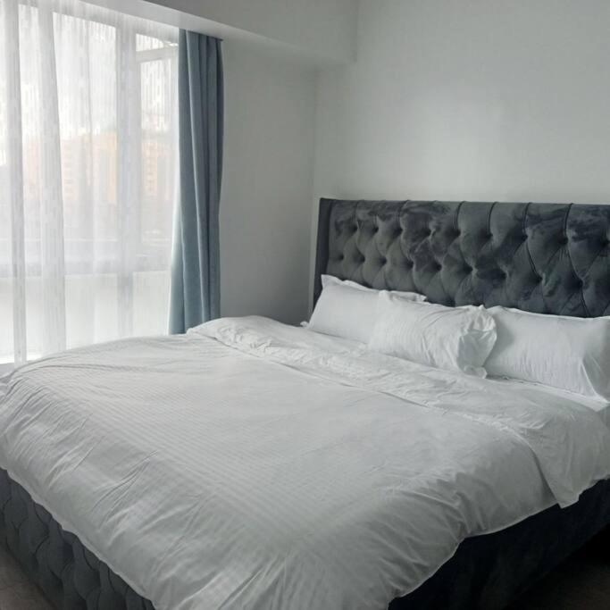 Spacious,3bed,3bath Sleeps 6! Close to Yaya Center view 4