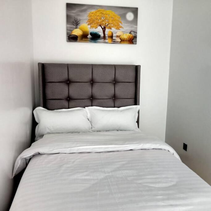 Spacious,3bed,3bath Sleeps 6! Close to Yaya Center view 5