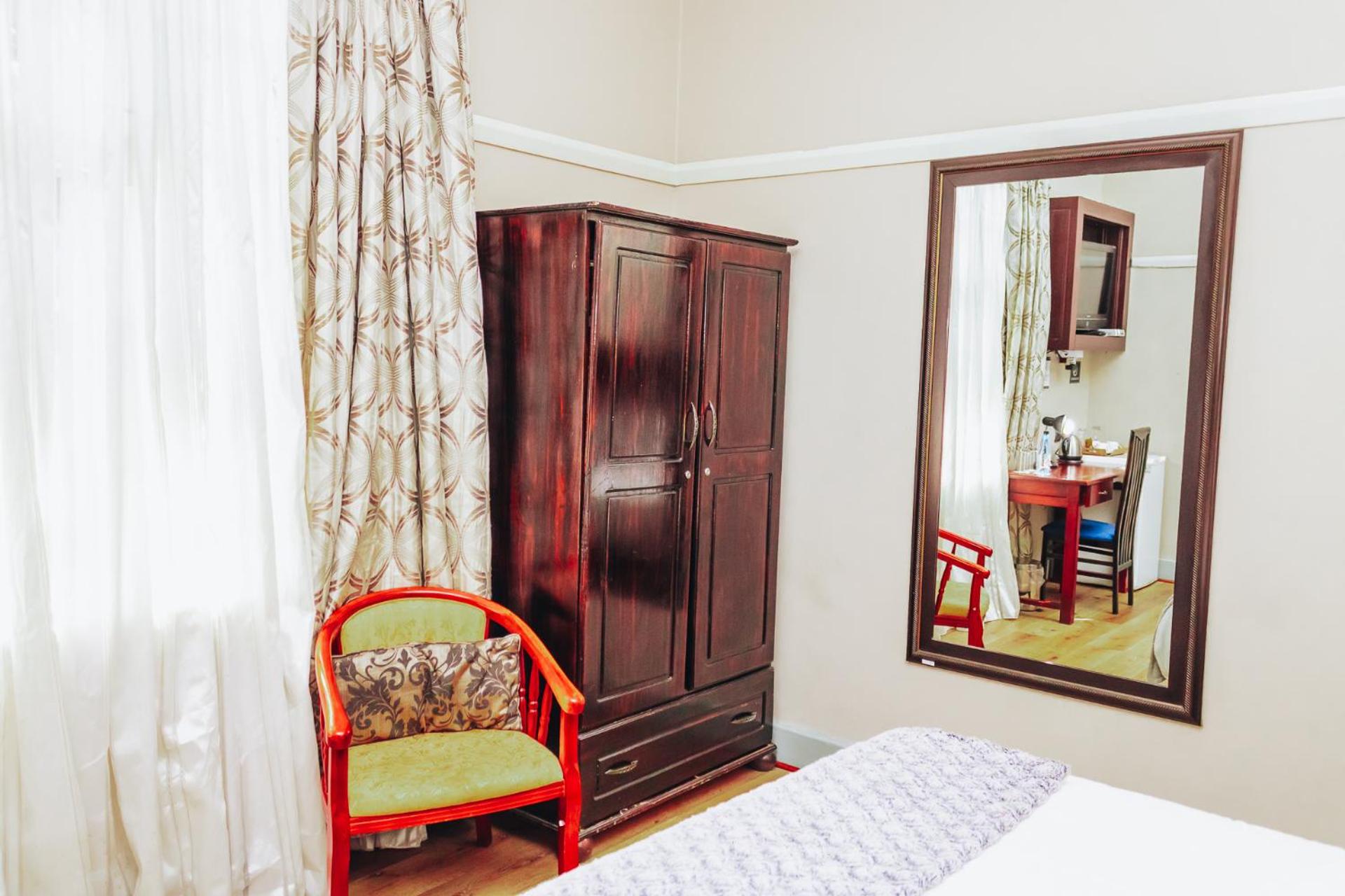 New England Guest House by Ilawu