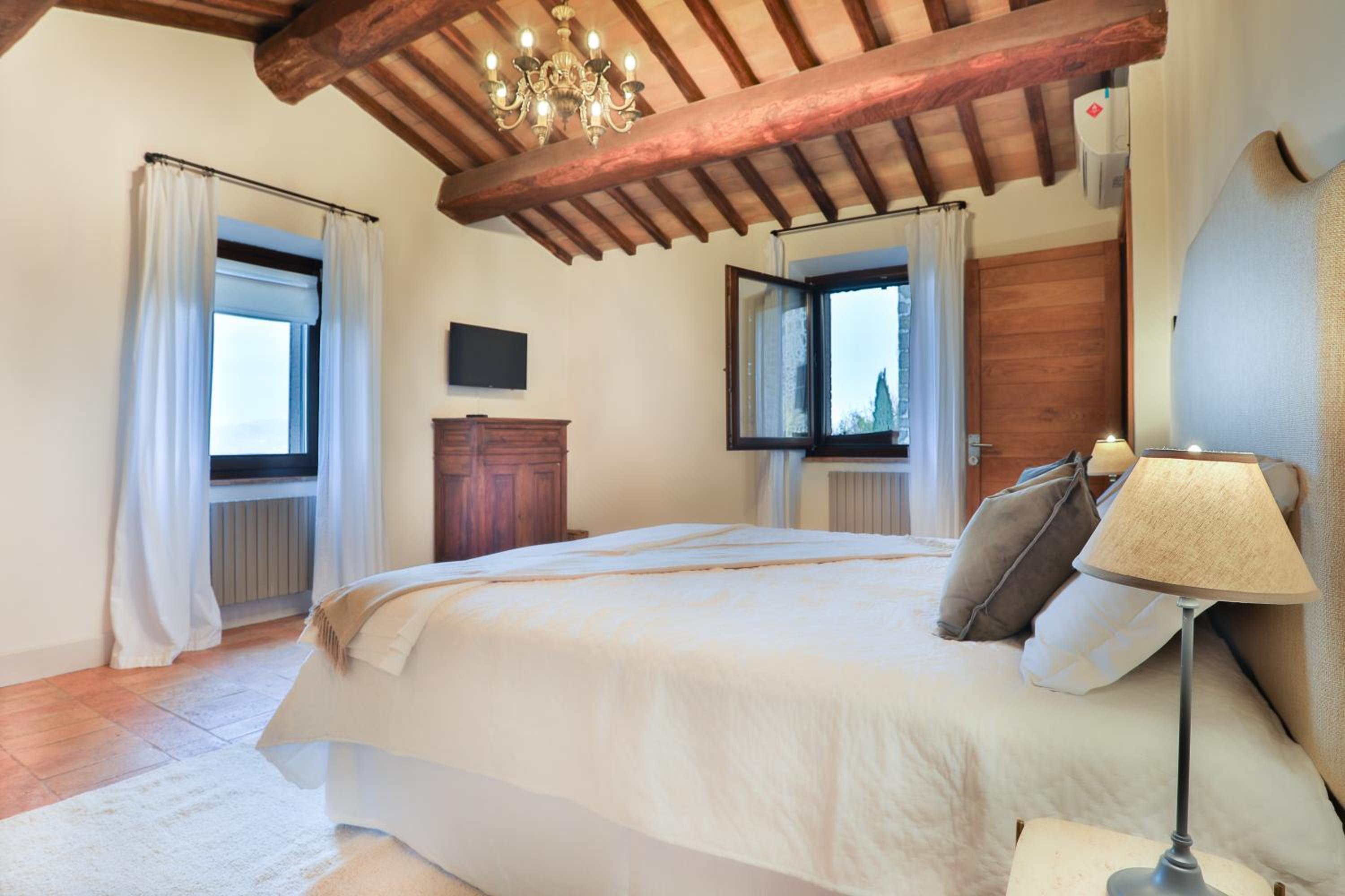 Pietra Campana Italian Villa Orvieto view 4