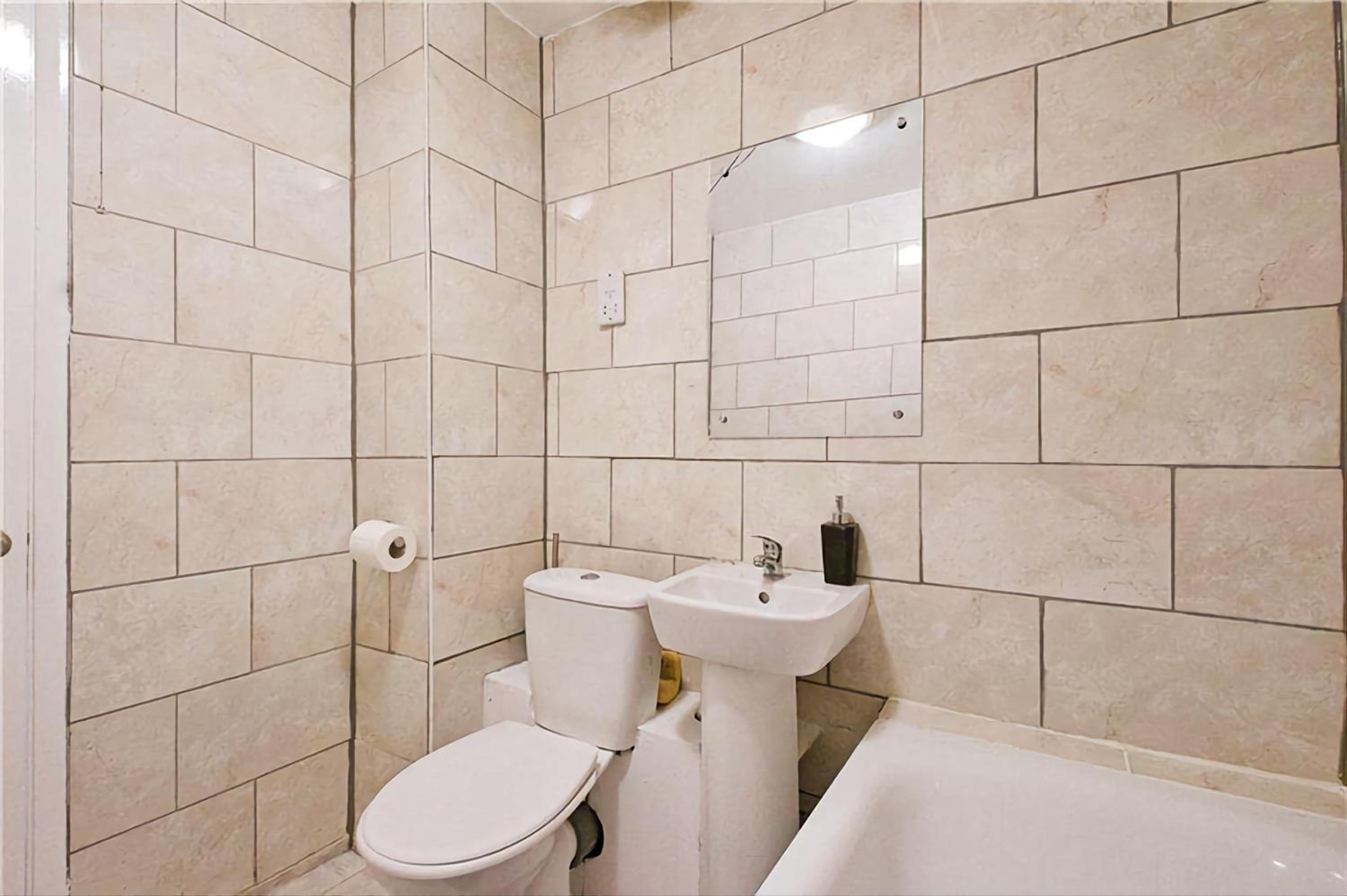 Manor Place Apartment Thamesmead view 4