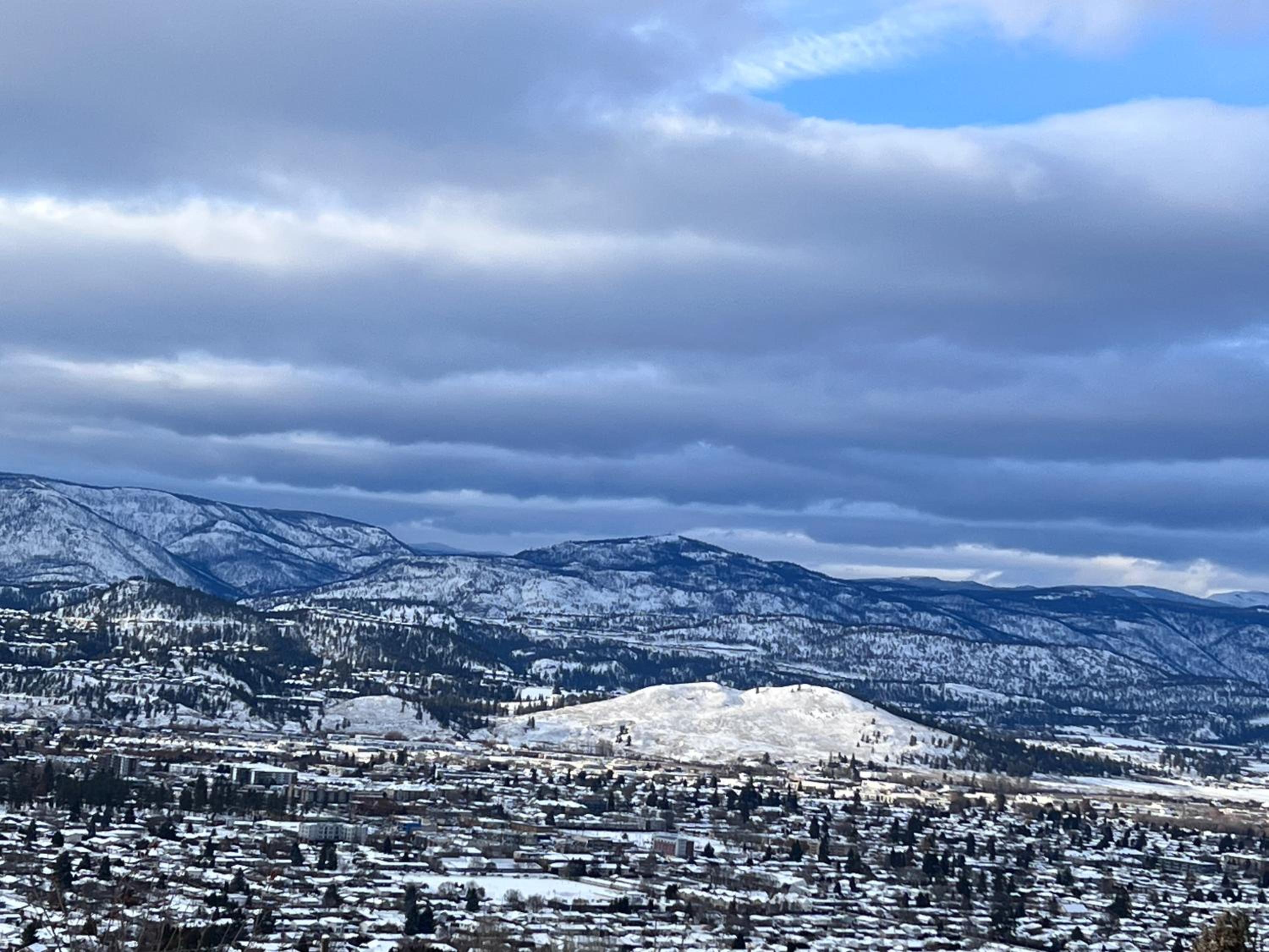 Lake and Mountain View Cozystay close to airport