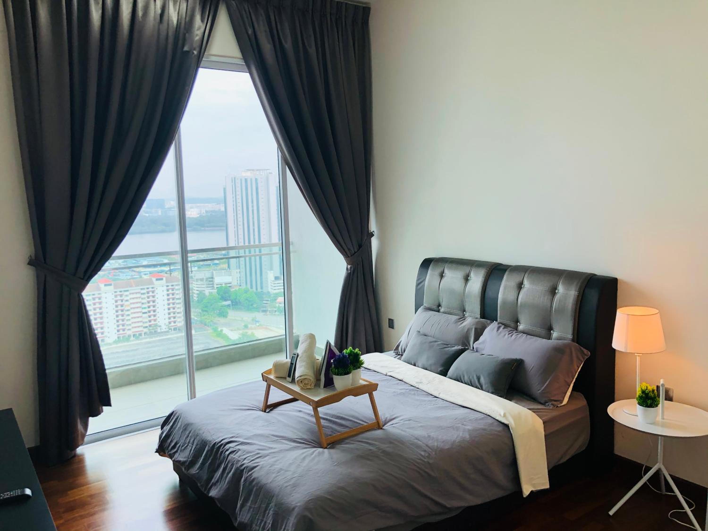 Paragon Suite Homestay by Antlerzone