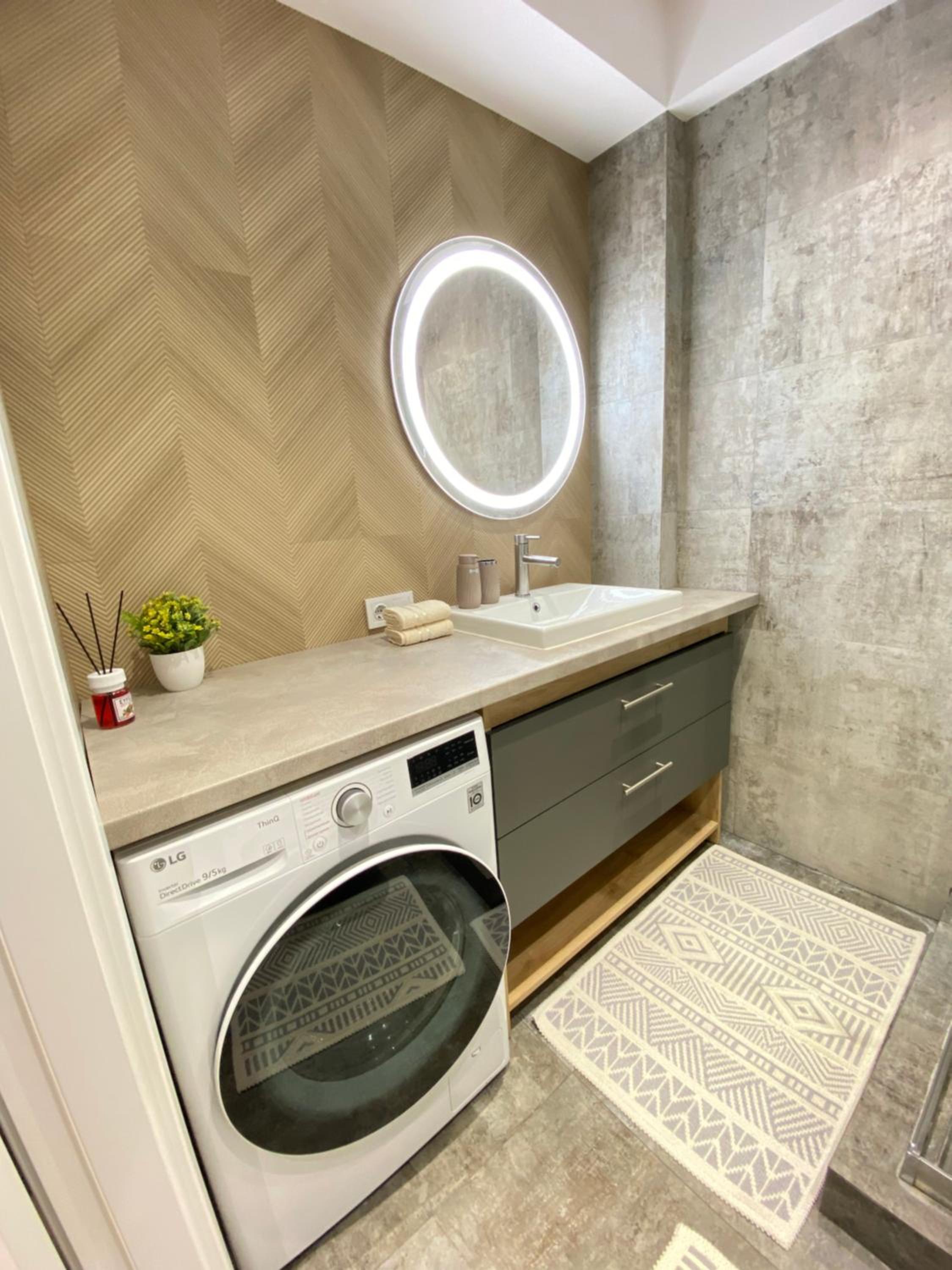 RentNow Large and Cozy Apartment in the Center, Parking view 4